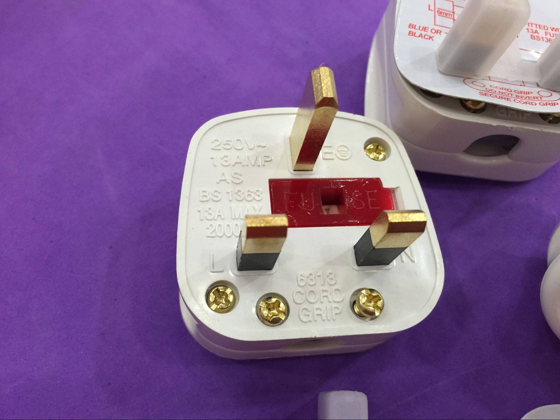 英式带开关插头保险丝13a250v 英标香港接线插头英规插头组装头