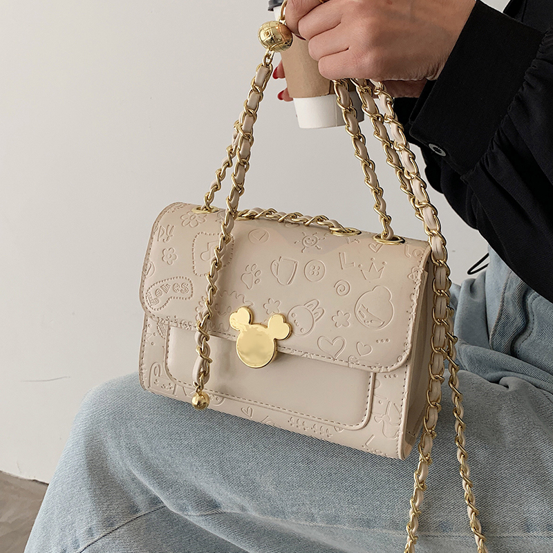 斜挎包女夏新款2021春爆款时尚高级小众设计洋气小方包