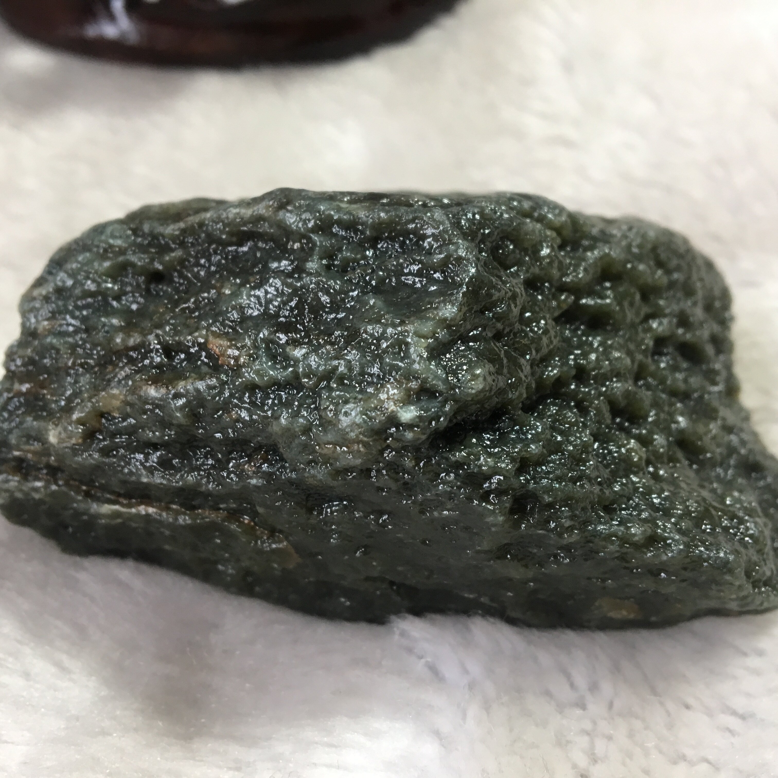 喀什玉龙河千疮百孔籽玉190g新疆若羌山流水碧玉籽料原石戈壁奇玉