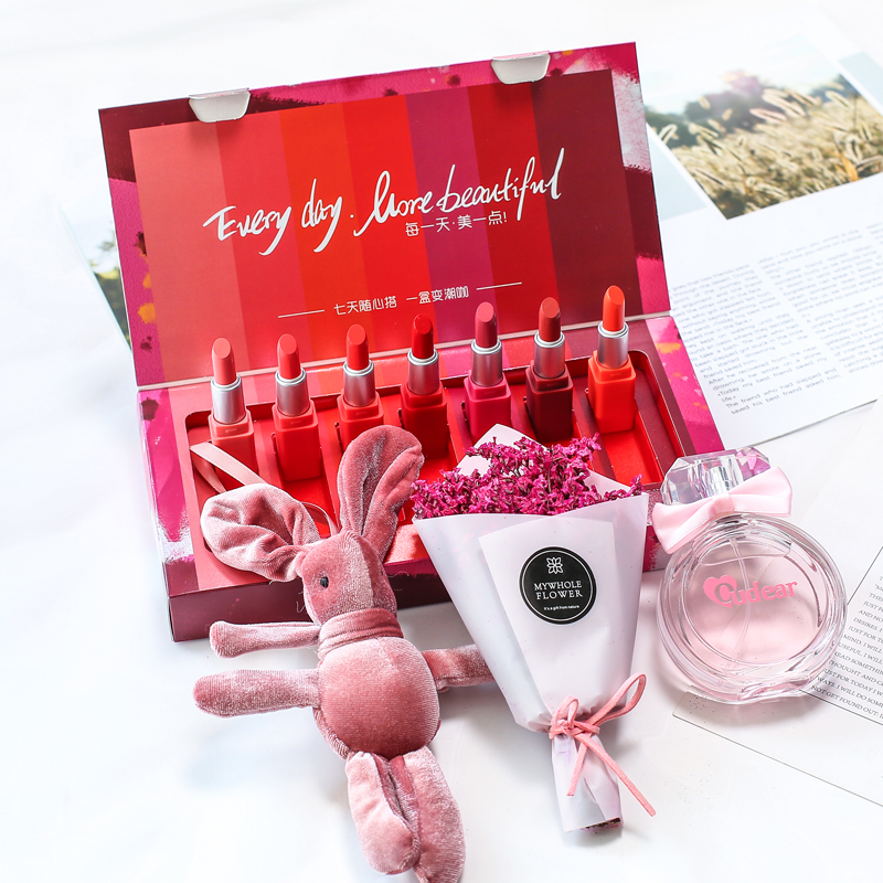 生日礼物女生女孩子送闺蜜实用型学生党便宜20女19岁大学生套装