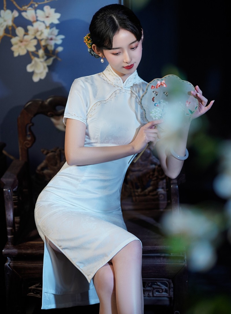 旗袍高级质感年轻2022年新款夏女简约大方纯色旗袍