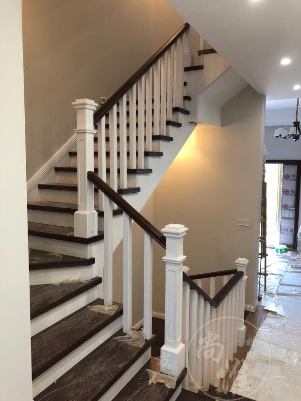 南京厂家定制新中式实木整体楼梯玻璃扶手金属护栏铁艺铝艺栏杆