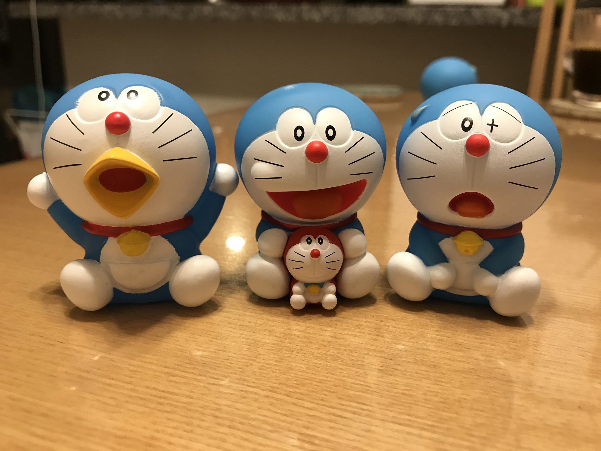 日本万代bandai正版扭蛋哆啦机器猫doraemon搪胶人偶盒蛋