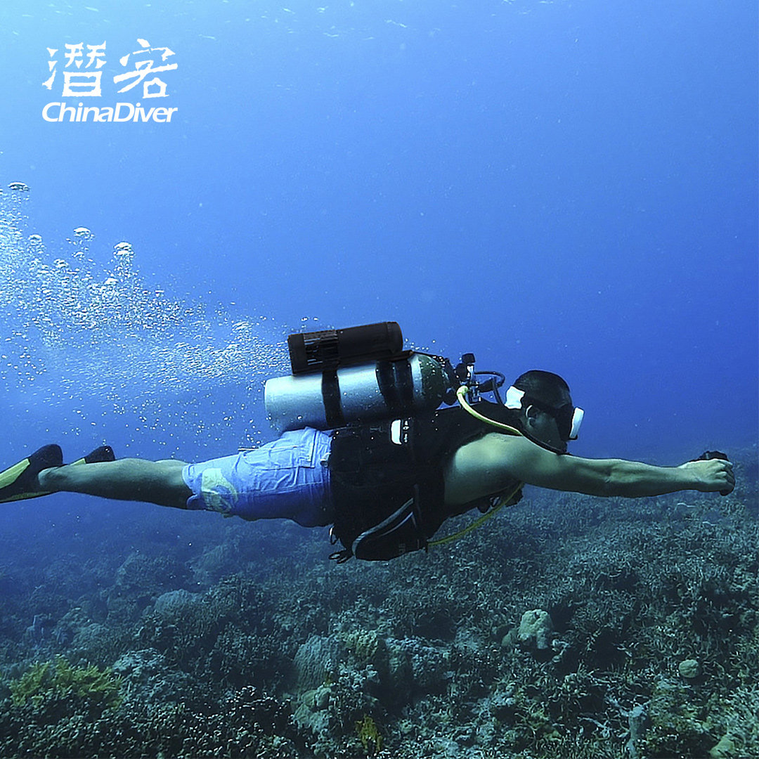 lefeets1pro水下推进器潜水助推器游泳助力便携水下推进器