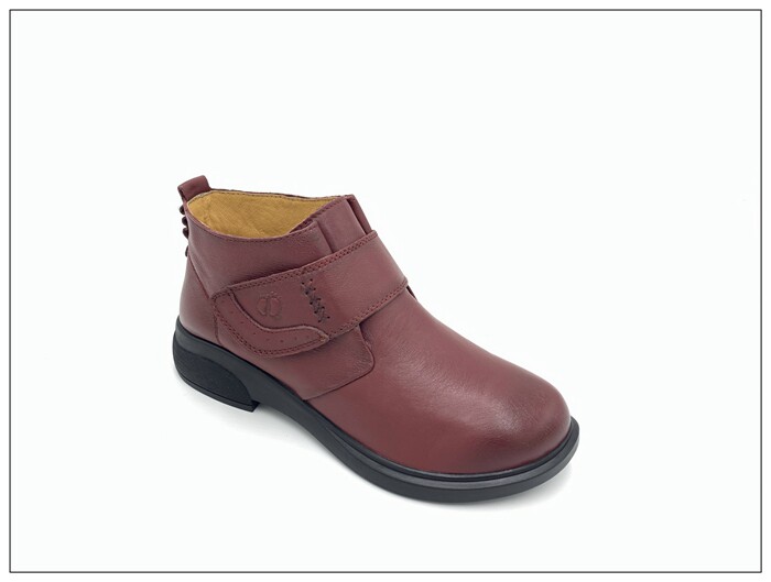 美国欢腾秋冬款休闲鞋女真皮防滑软底舒适透气女皮鞋中年妈妈鞋