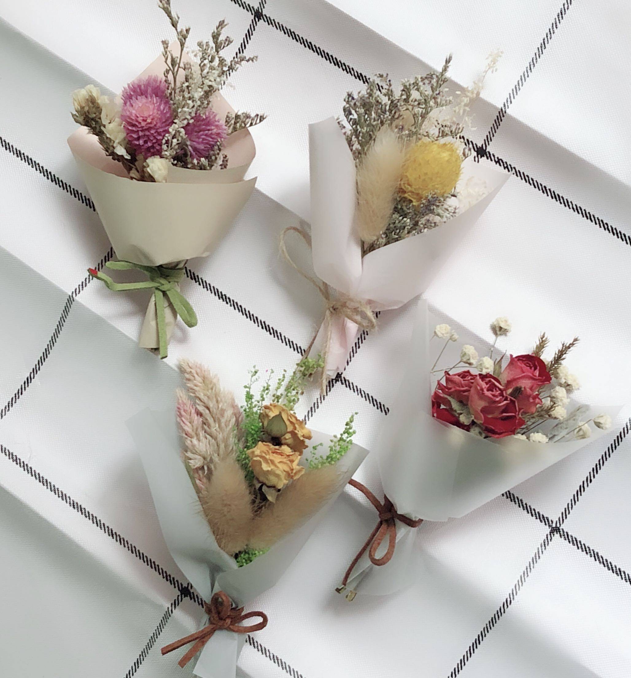 ins韩国风迷你小花束网红小花玫瑰草莓果凤尾干花礼盒定制礼盒包
