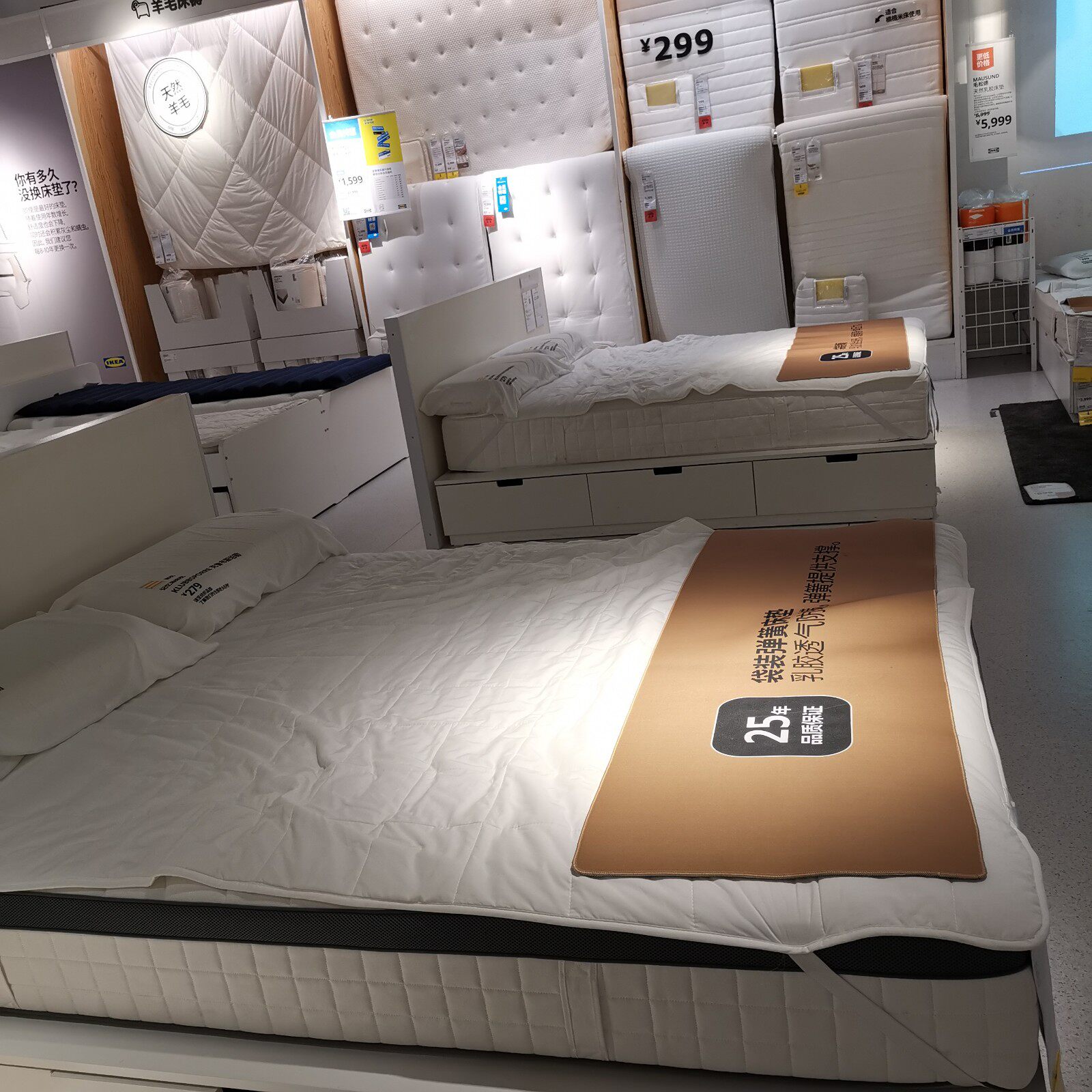 北欧宜家费兰弹簧床垫白色3cm厚的乳胶专业宜家弹簧床垫