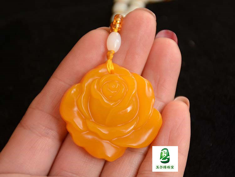 黄龙玉玫瑰花吊坠和田玉花开富贵花朵挂件黄玉牡丹花玉坠女毛衣链
