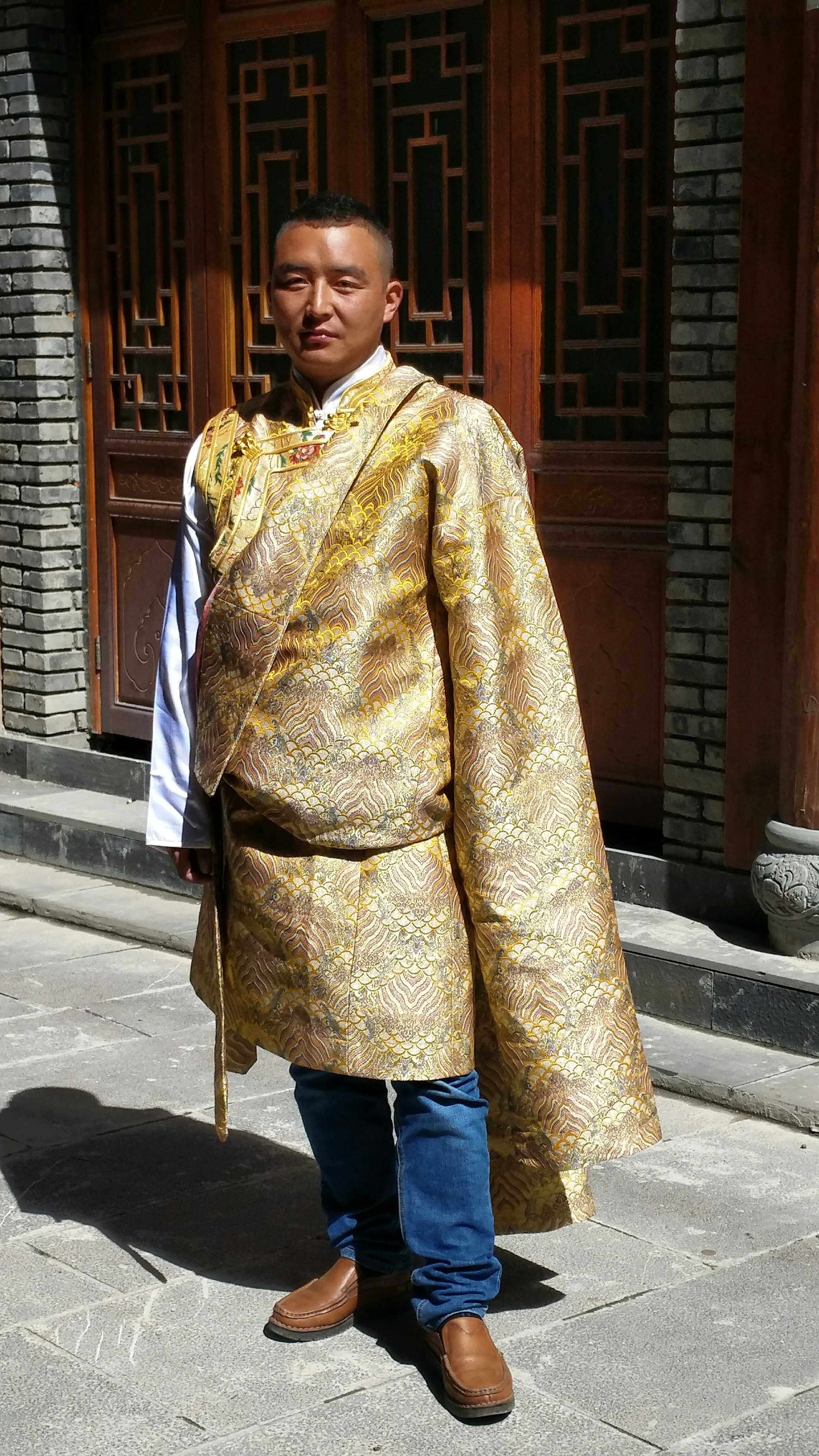 西藏结婚藏装婚庆情侣款男女藏袍藏族服饰含马甲一套出售包邮