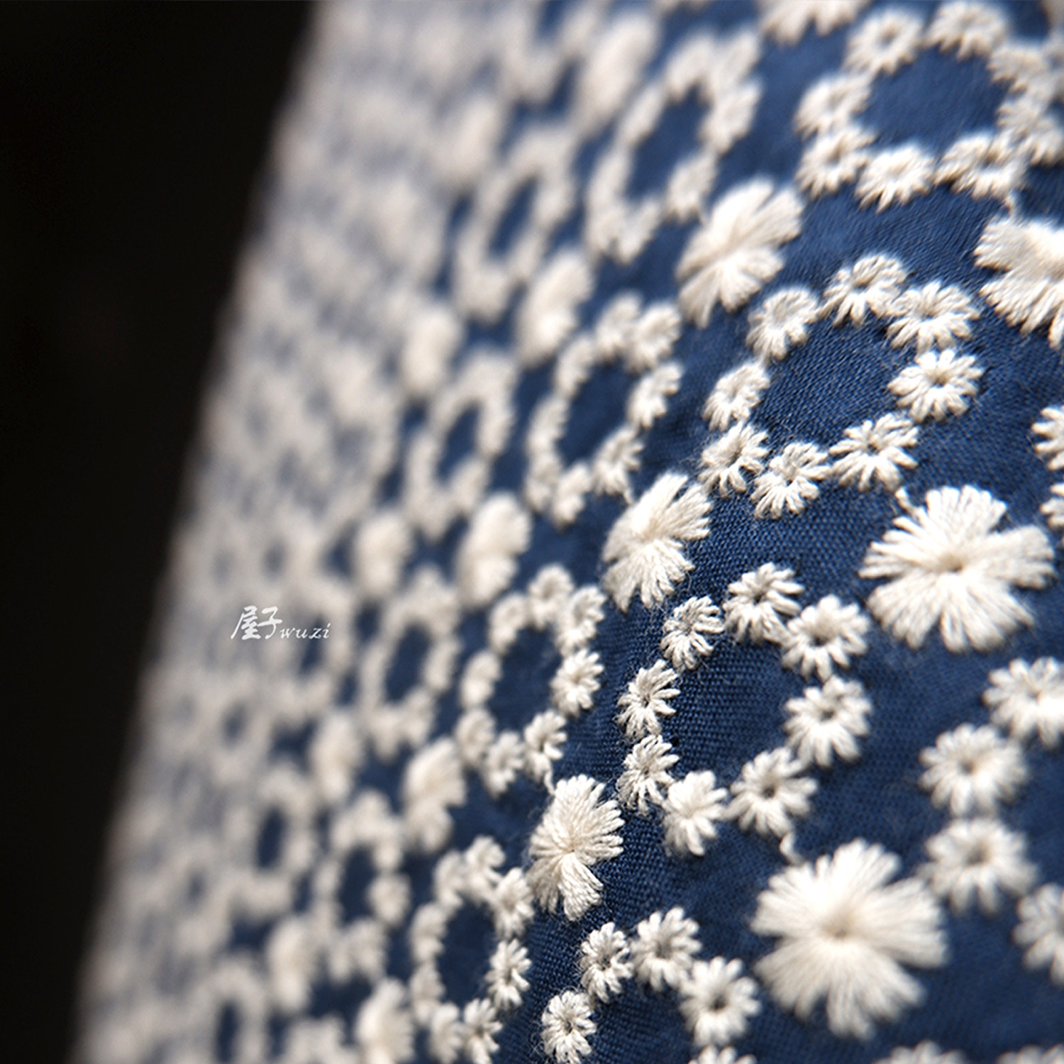 设计半码面料肌理刺绣立体太阳花白绣线底本满幅面料