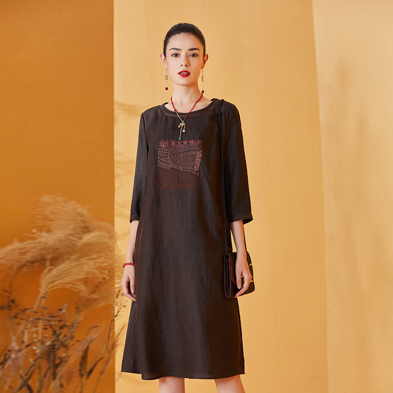 tangy天意秋冬新品商场同款国风刺绣圆领莨绸连衣裙