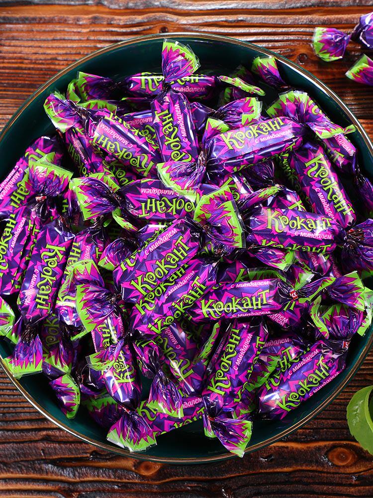 俄罗斯进口kdv紫皮巧克力糖果kpokaht扁桃桃仁杏仁糖果