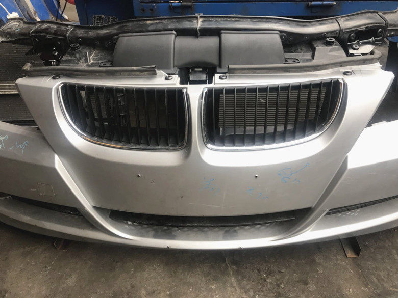 适用于宝马e90原厂保险杠e92e93保险杠