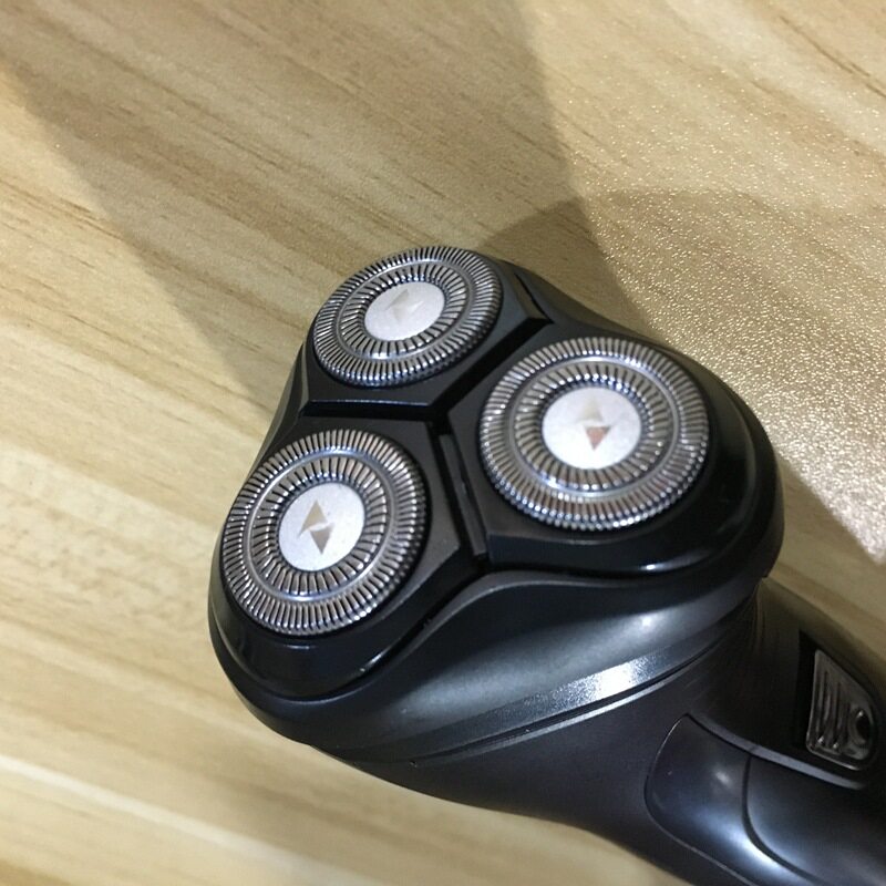 真汉子rscf8316三头浮动车载电动剃须刀充电式刮胡刀12v24v剃须刀