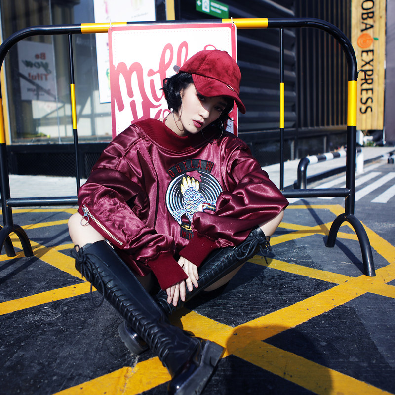 欧美风秋冬薄款背后刺绣宽松棒球服飞行夹克短款外套女潮牌