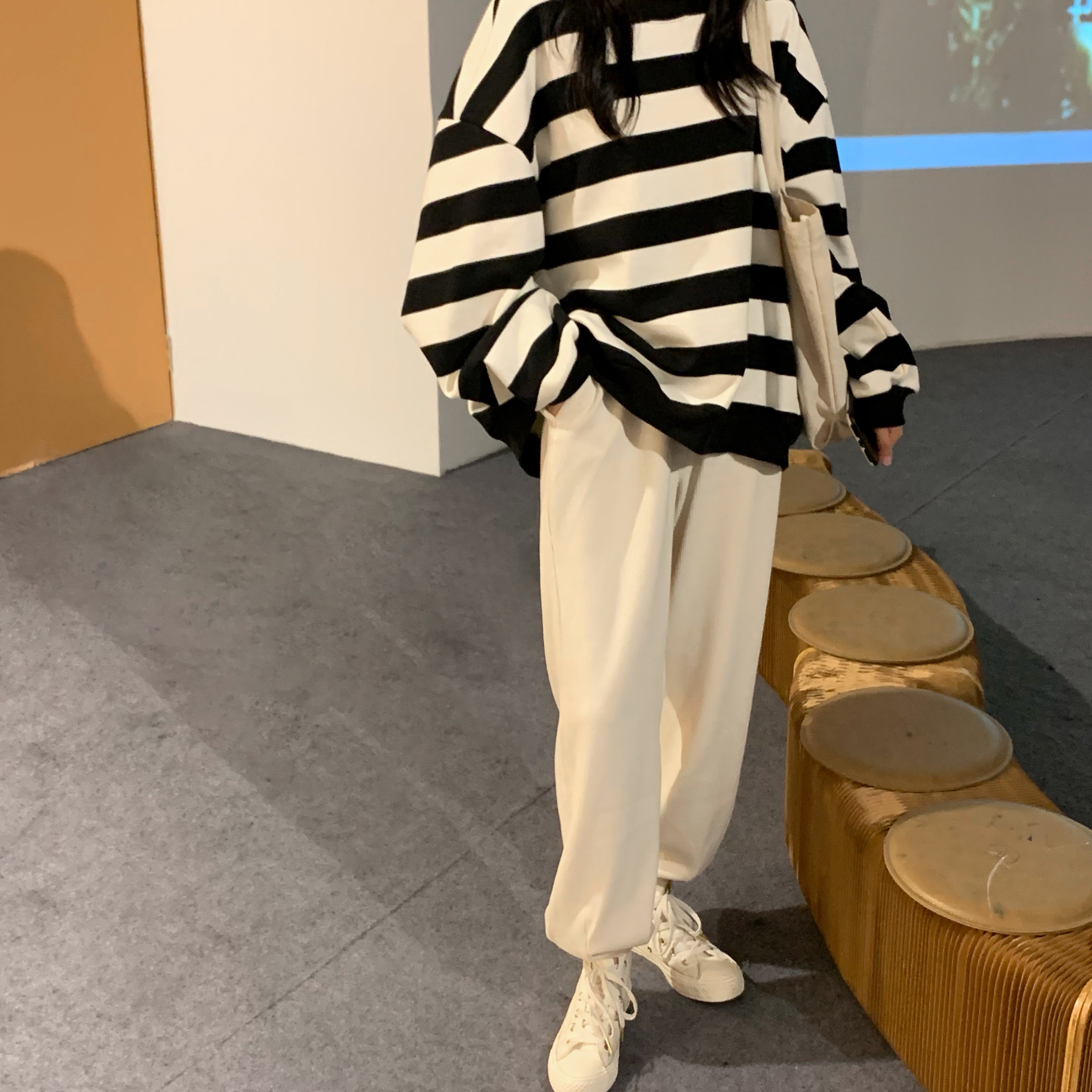 奶白色卫裤女小个子秋冬高腰宽松显瘦直筒运动裤加绒哈伦束脚裤厚