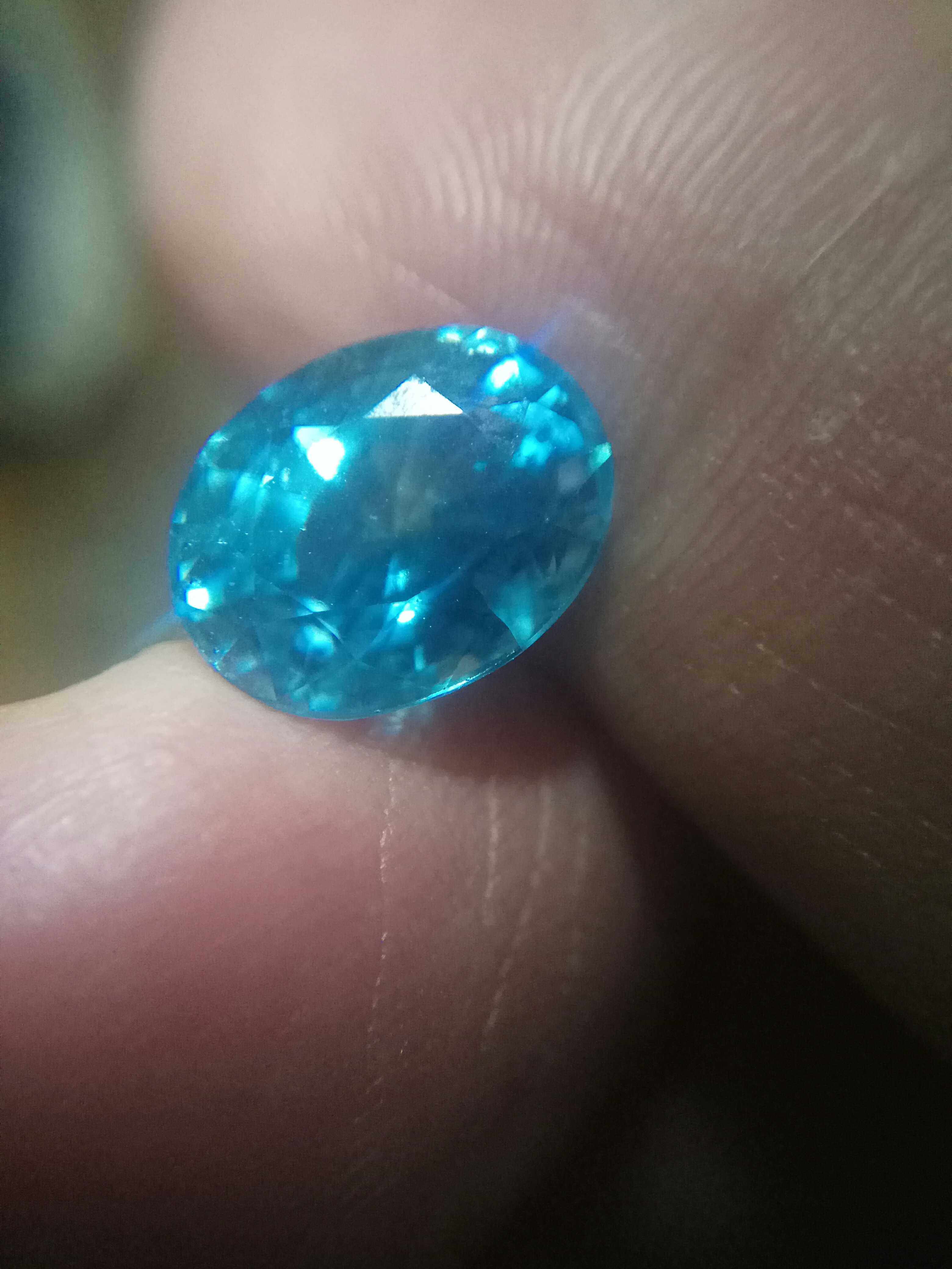 彩色宝石5.59克拉天然柬埔寨椭圆刻面蓝色风信子石锆石挂坠送证书