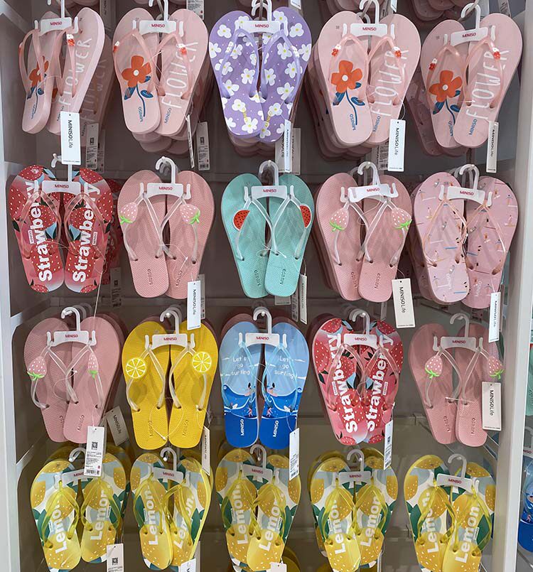 拖鞋名创优品水果系列清爽夏日女士士人字拖沙滩包头拖