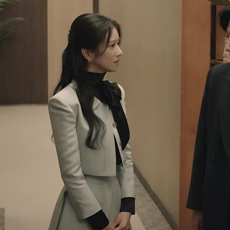 韩剧夏娃徐睿知同款天蓝设计高腰短款西装外套西装