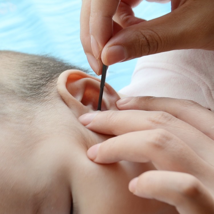 韩国进口婴儿棉签宝宝专用鼻屎耳道清理儿童带粘性掏耳朵超细棉棒