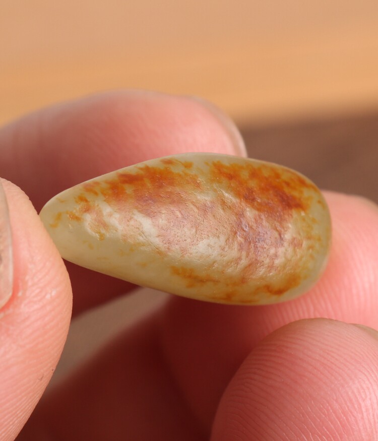 新疆和田玉聚红皮白玉籽料原石吊坠天然红沁皮真皮玉石手链串小籽