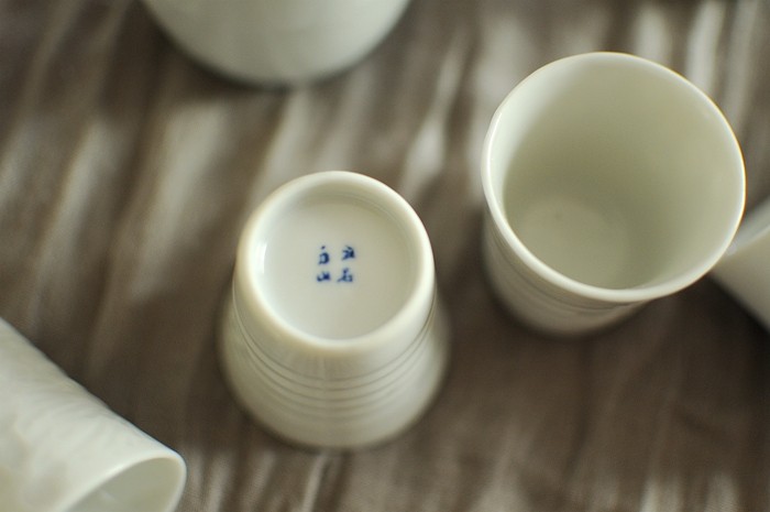 现货日本日本海海淘名家物出石烧出石永山白瓷雕花酒具套件