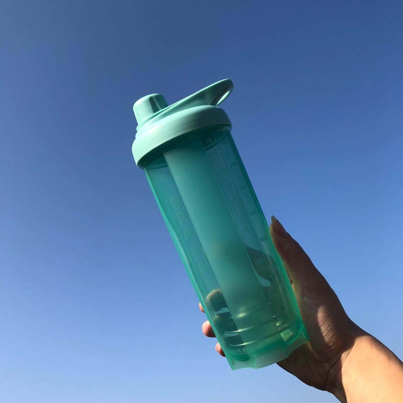 z2019摇摇杯奶昔代餐蛋白粉杯子创意塑料水瓶壶厚摇摇杯