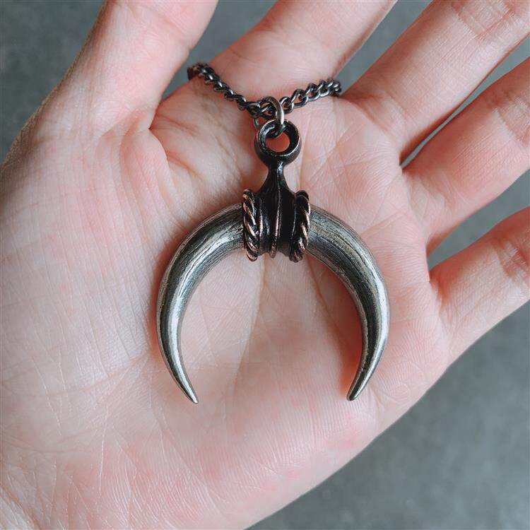 alchemygothicp908朋克牛角羊角复古男女精致月亮项坠