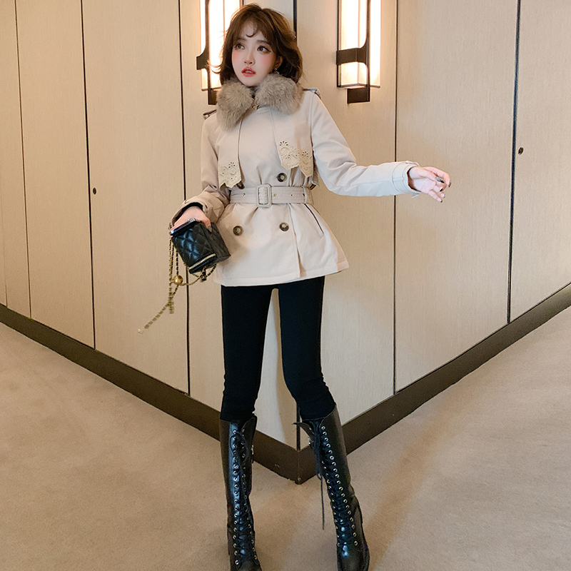 MIUCO时髦大毛领镂空刺绣收腰短款休闲羽绒服外套女装2021冬新款