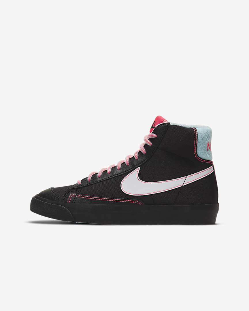 Nike/耐克 Blazer Mid '77 女子黑粉蓝南海岸高帮板鞋 DD7710-001