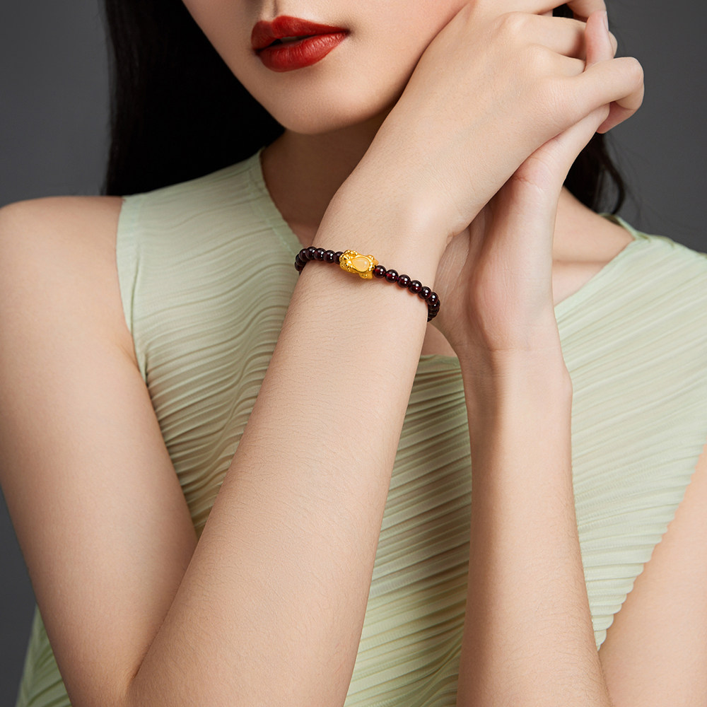 周大生黄金貔貅转运手链足金金镶玉石榴石珍珠金珠手饰