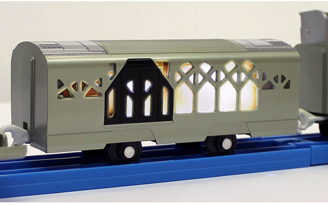 日本tomy多美卡普乐路路新干线电动火车四季发光人偶电动