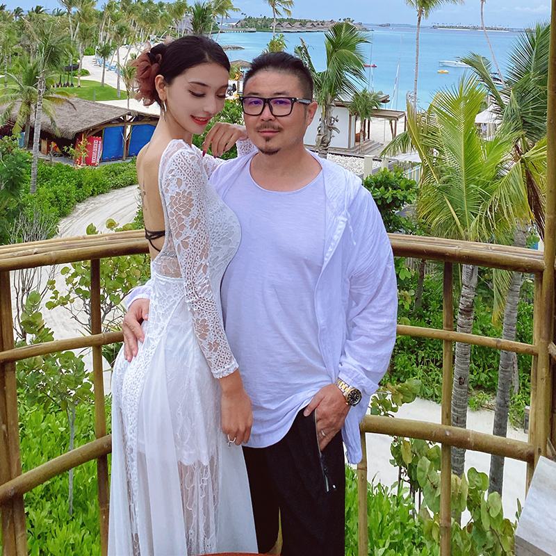 我是卡卡1995度假风蕾丝连衣裙马尔代夫岛露背沙滩裙超仙飘逸长裙