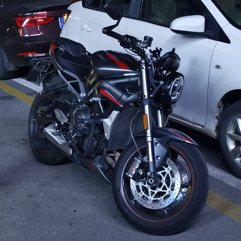 改装大灯适用凯旋765rs三叉戟圆灯总成led车灯摩托车车灯