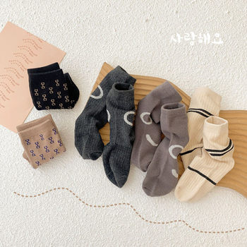 ຖົງຕີນເດັກນ້ອຍ 5 ຄູ່ ຖົງຕີນຝ້າຍບາງໆ ins trend classic versatile plaid striped socks for boy and girls spring and summer socks