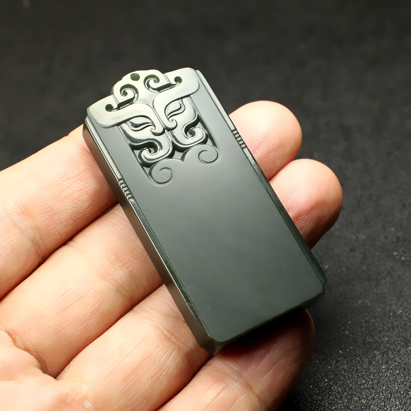 和田玉兽平安男士女士吊坠新疆青玉饕餮玉牌颈饰