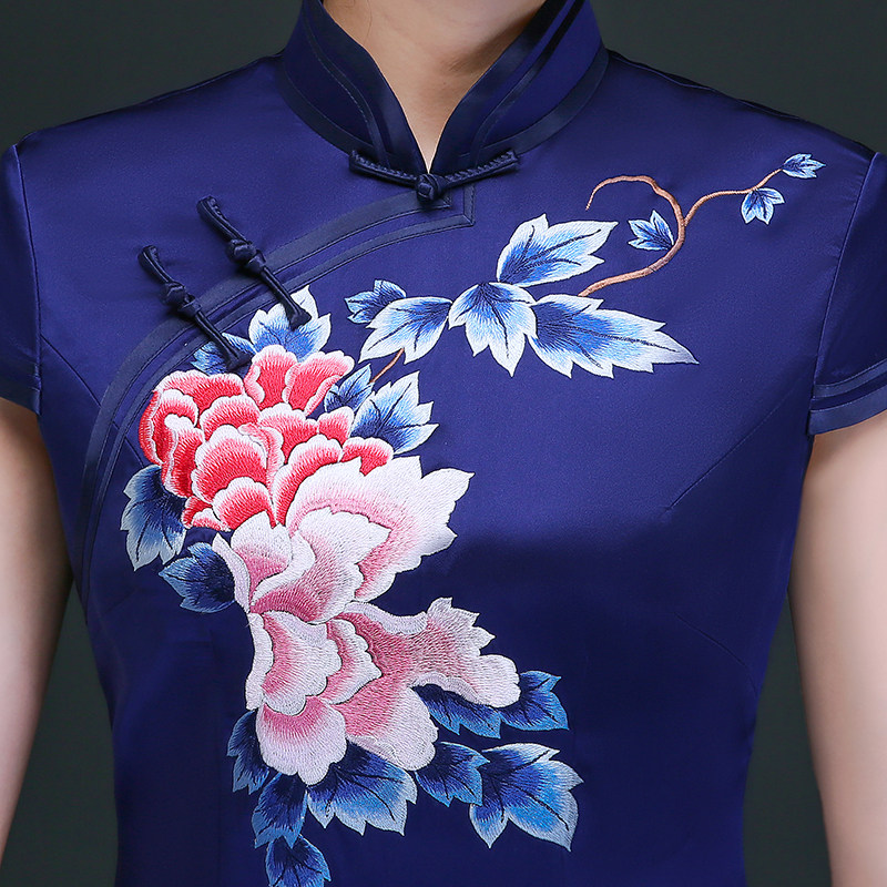 旗袍手工绣花2022新长款刺绣真丝走秀宴会婚礼旗袍