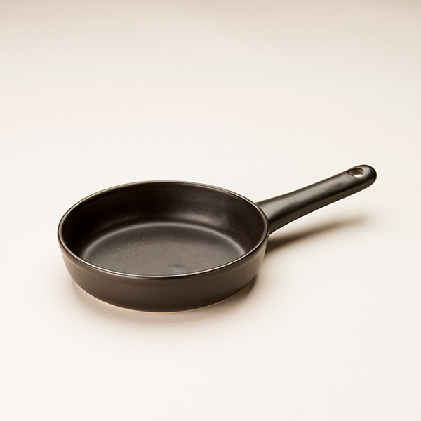 日本原装进口陶瓷平底锅单柄煎蛋早餐食用加热蓄热煎锅