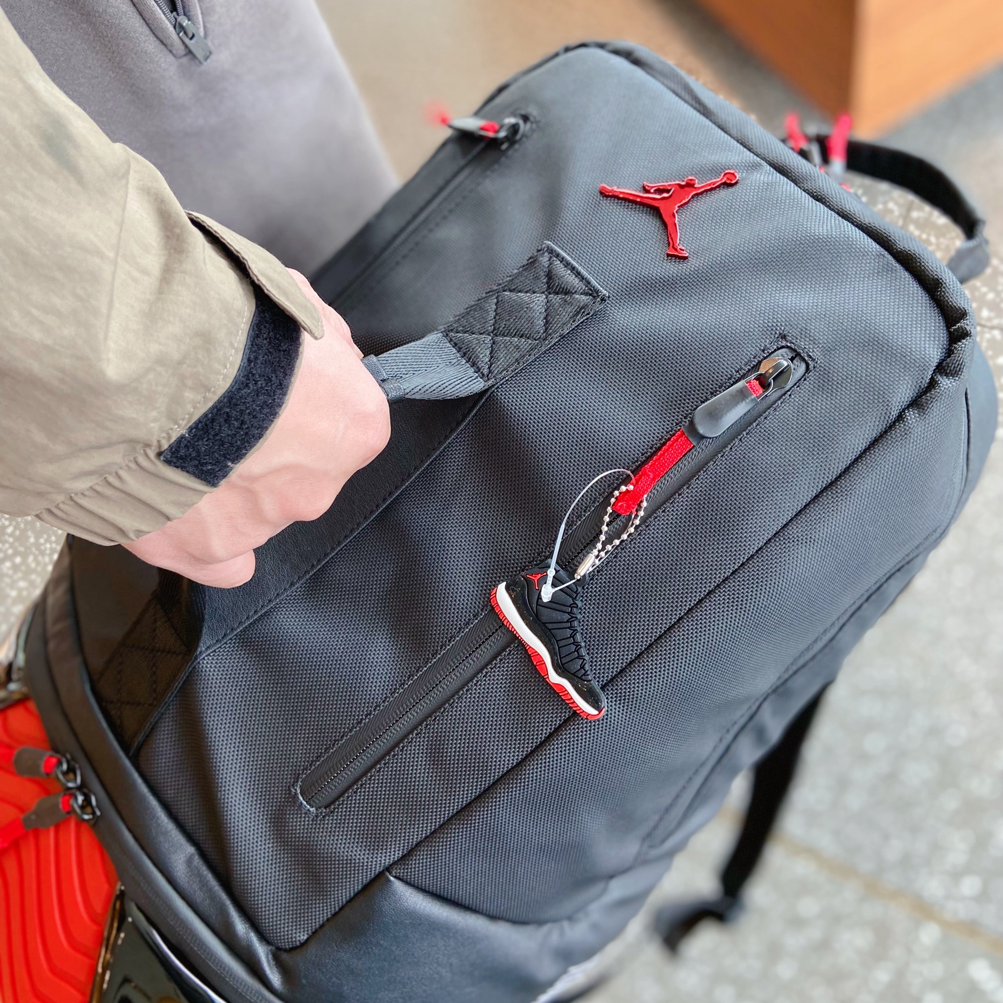 耐克nikeaj11黑红白黑曜石经典双肩运动书包双肩背包