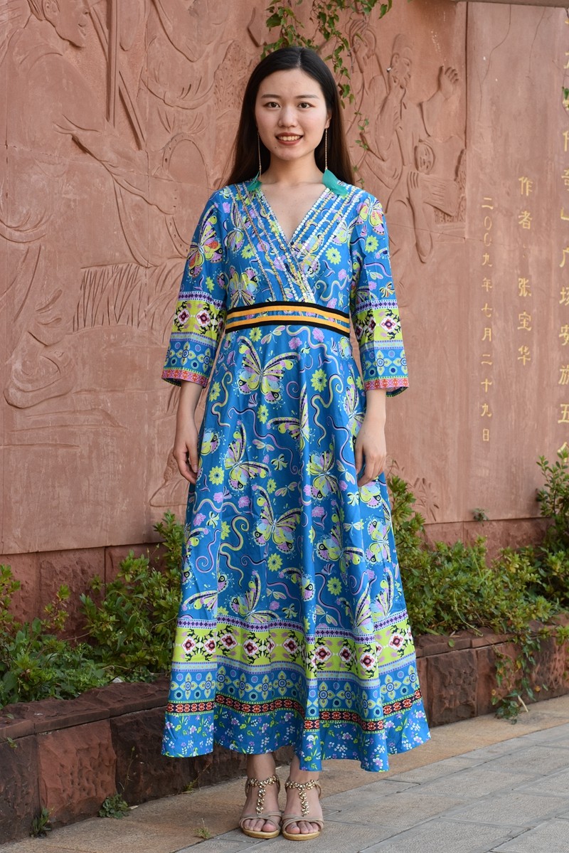 泰国连衣裙潮牌旅游海边波西米亚民族风绣珠长大摆女士裙子