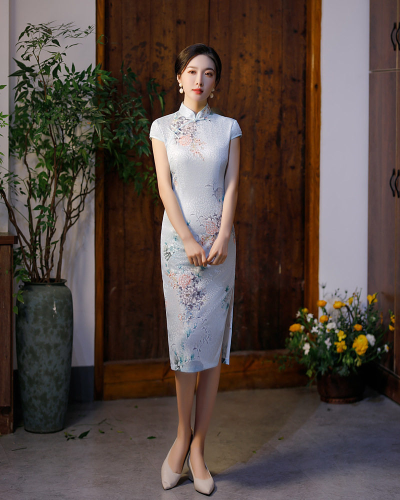 懿菲慧新一族一珂锦绣依依家的晨恋紫凝格龙旗袍