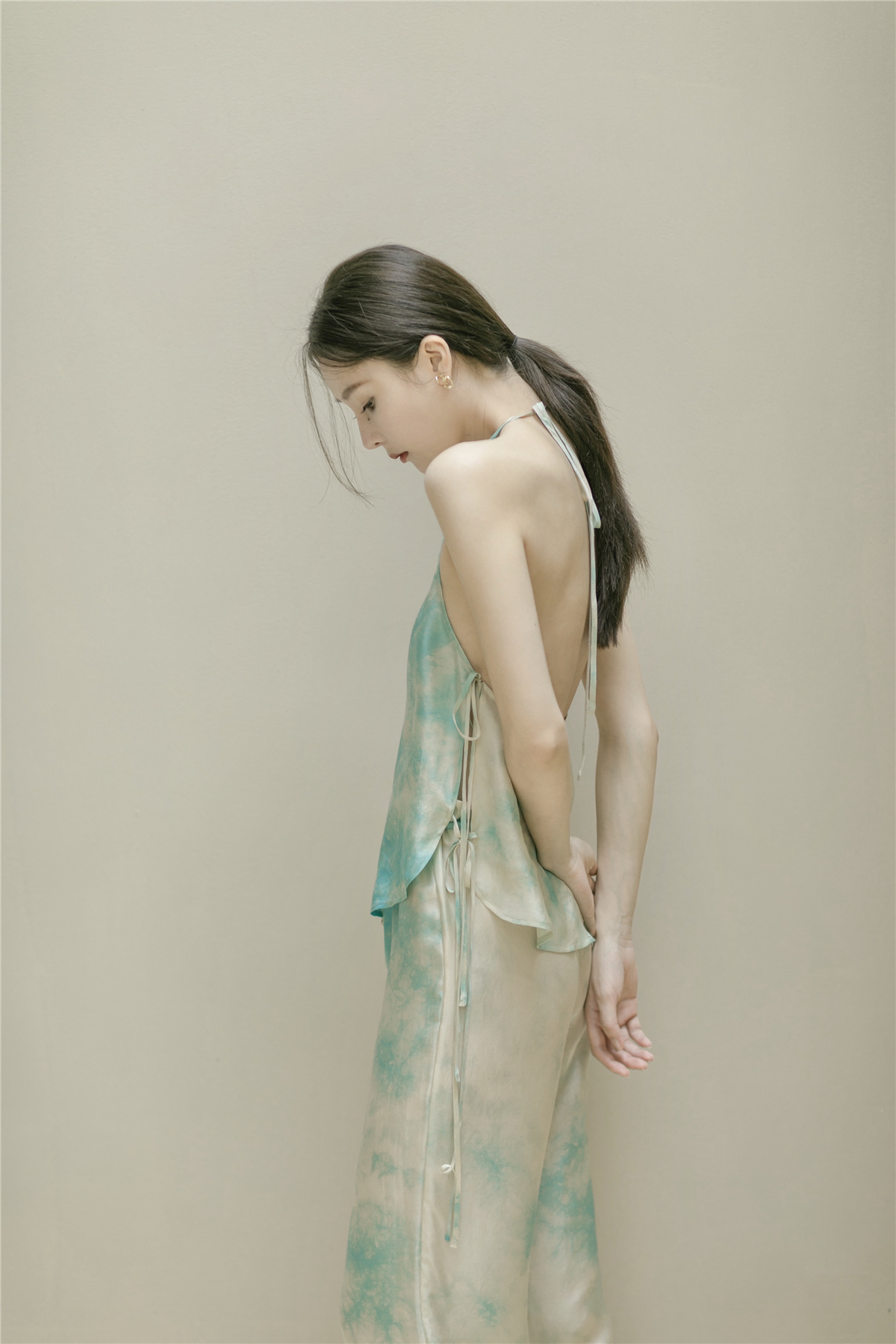 SAKINAWANG2021SS 夏季 原创设计真丝扎染挂脖绑带露背上衣花色