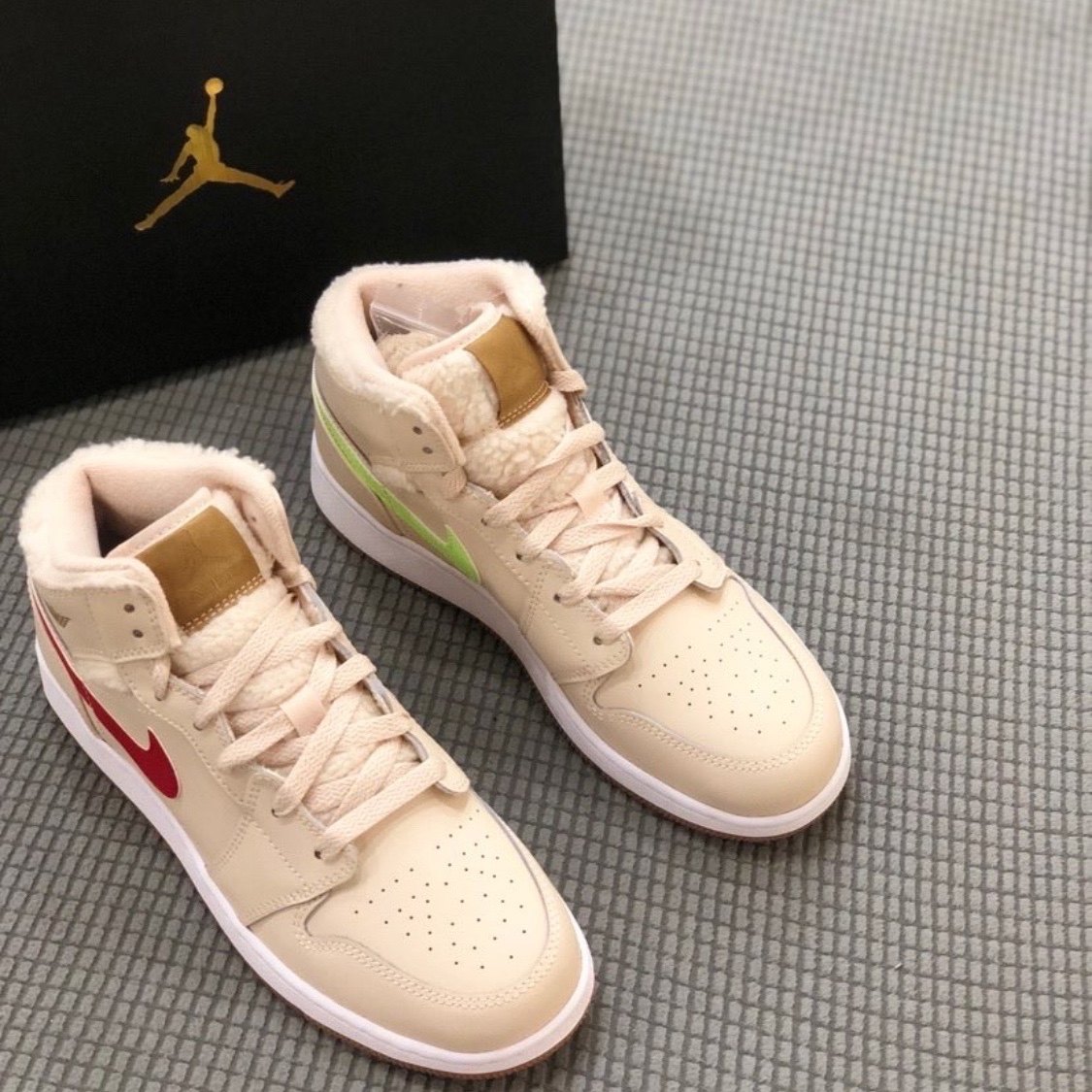 airjordan1aj1mid休闲篮球鞋奶茶红蓝鸳鸯do2207264