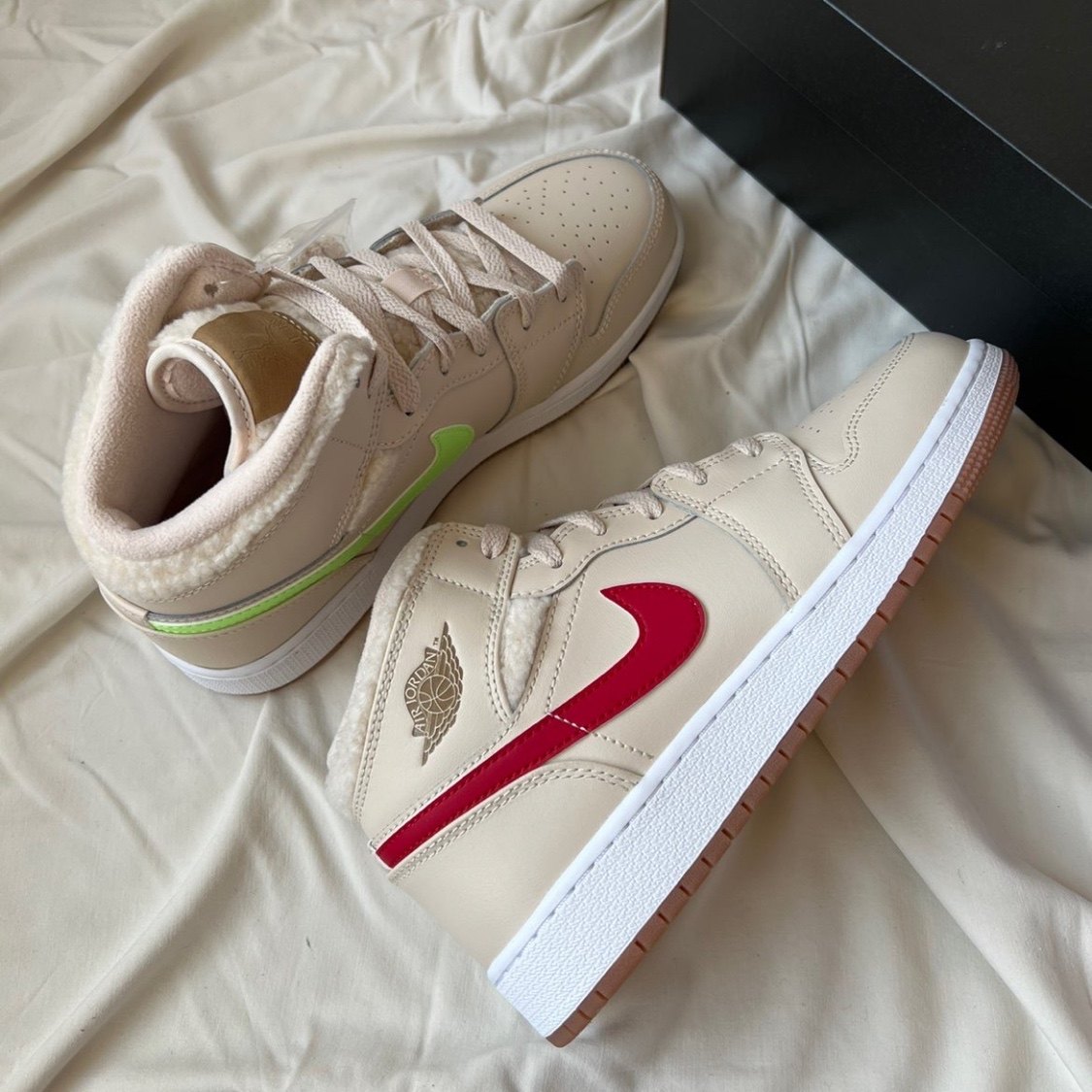 airjordan1aj1mid休闲篮球鞋奶茶红蓝鸳鸯do2207264