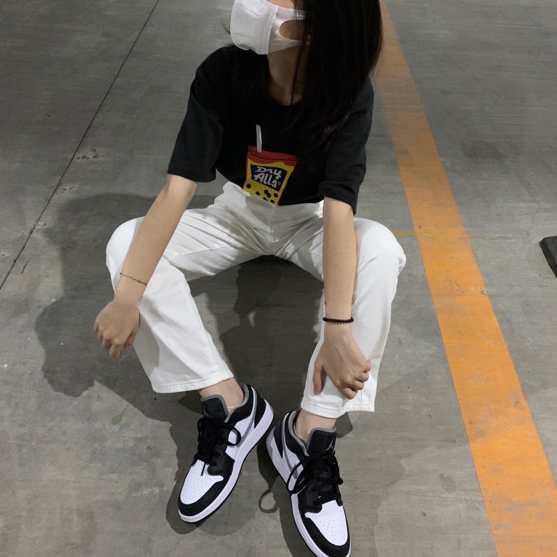 耐克nikeairjordanlowaj1女款低帮gs黑白灰篮球鞋