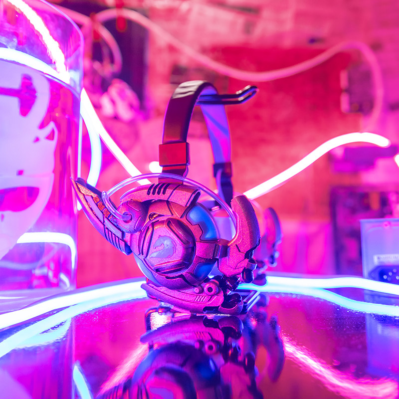 h赛博朋克发光无线蓝牙耳机机械游戏