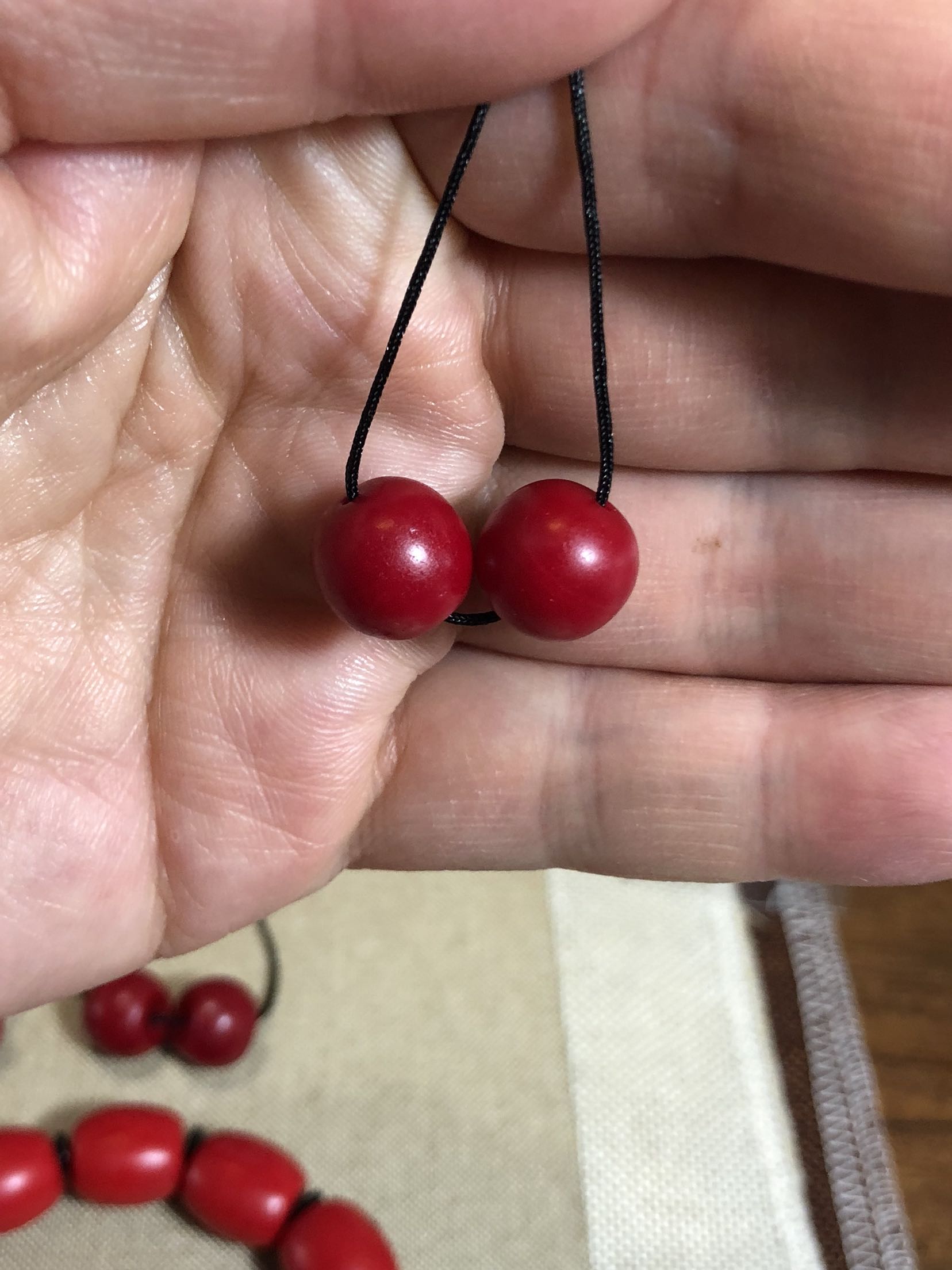 藏传黑红红色老雪巴球一对直径收藏佛珠