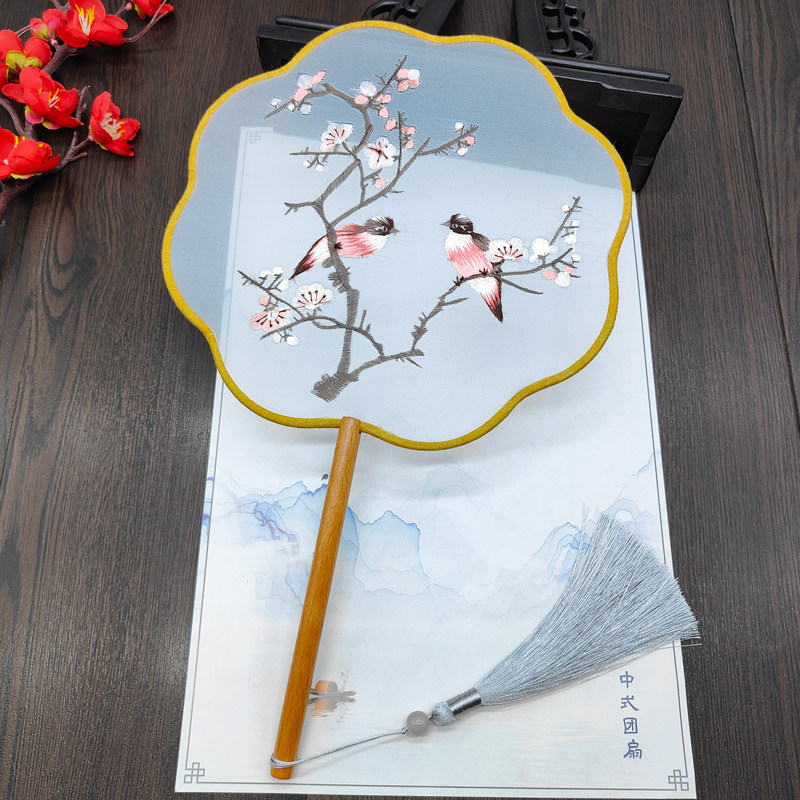 中国扇汉舞蹈绣花夏绣花服女宫廷国风古风团扇扇子