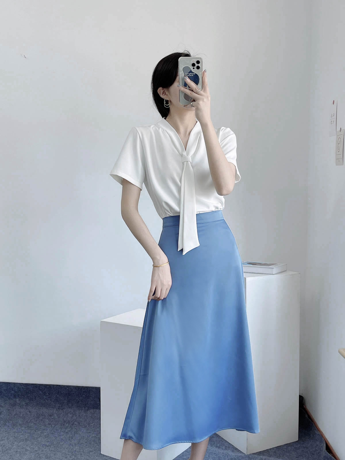 拉链高腰纯色中长显瘦质感蓝色绸缎哑光波纹半身裙