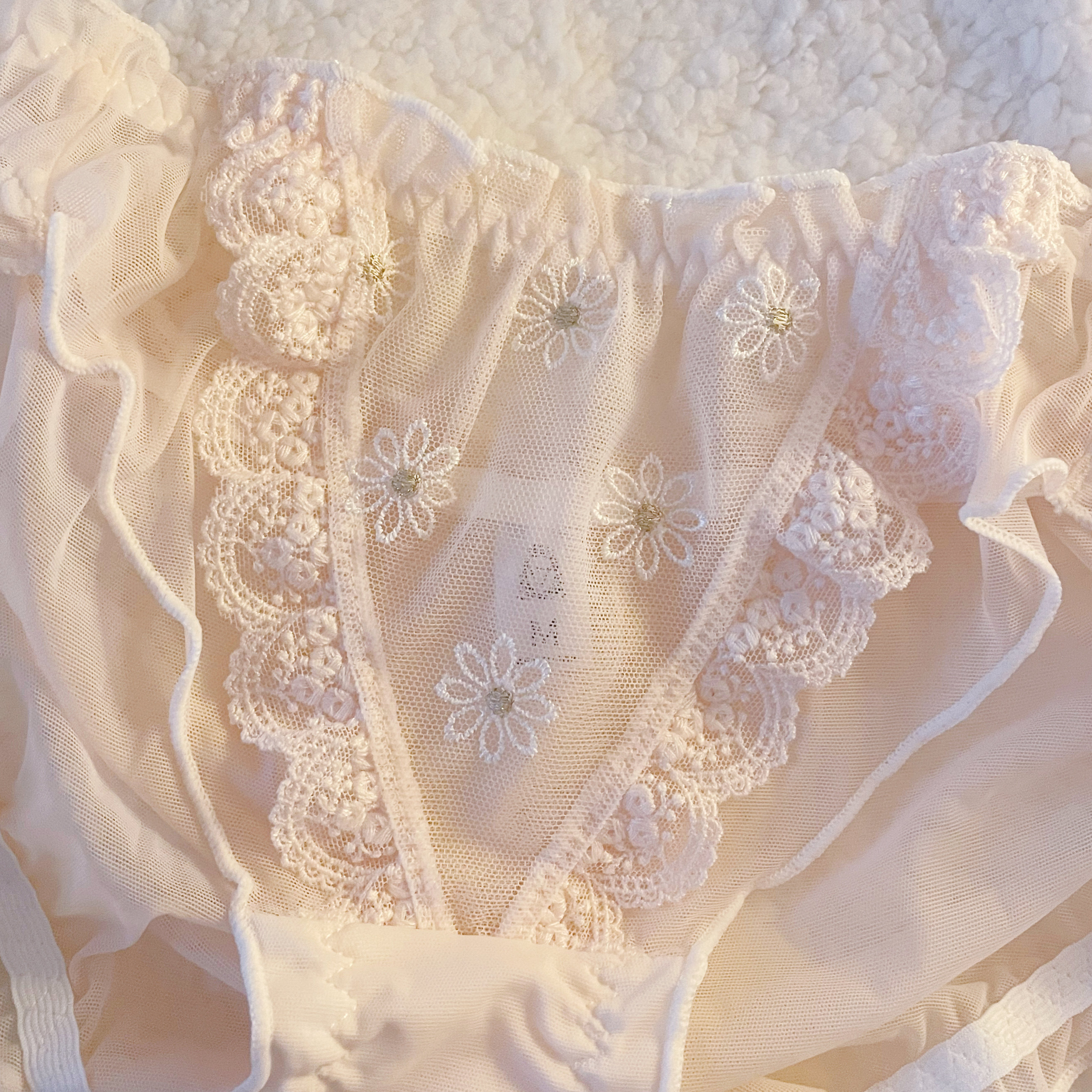 日系性感内裤女生蕾丝小雏菊可爱花边透视甜美女三角裤